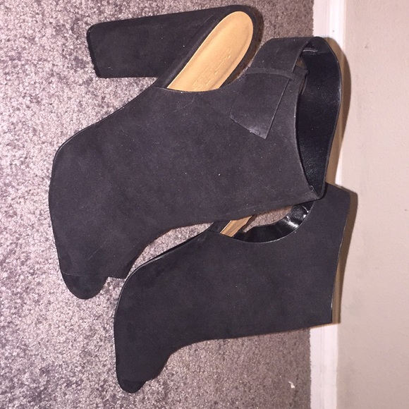 Charlotte Russe black heels. - Picture 2 of 4